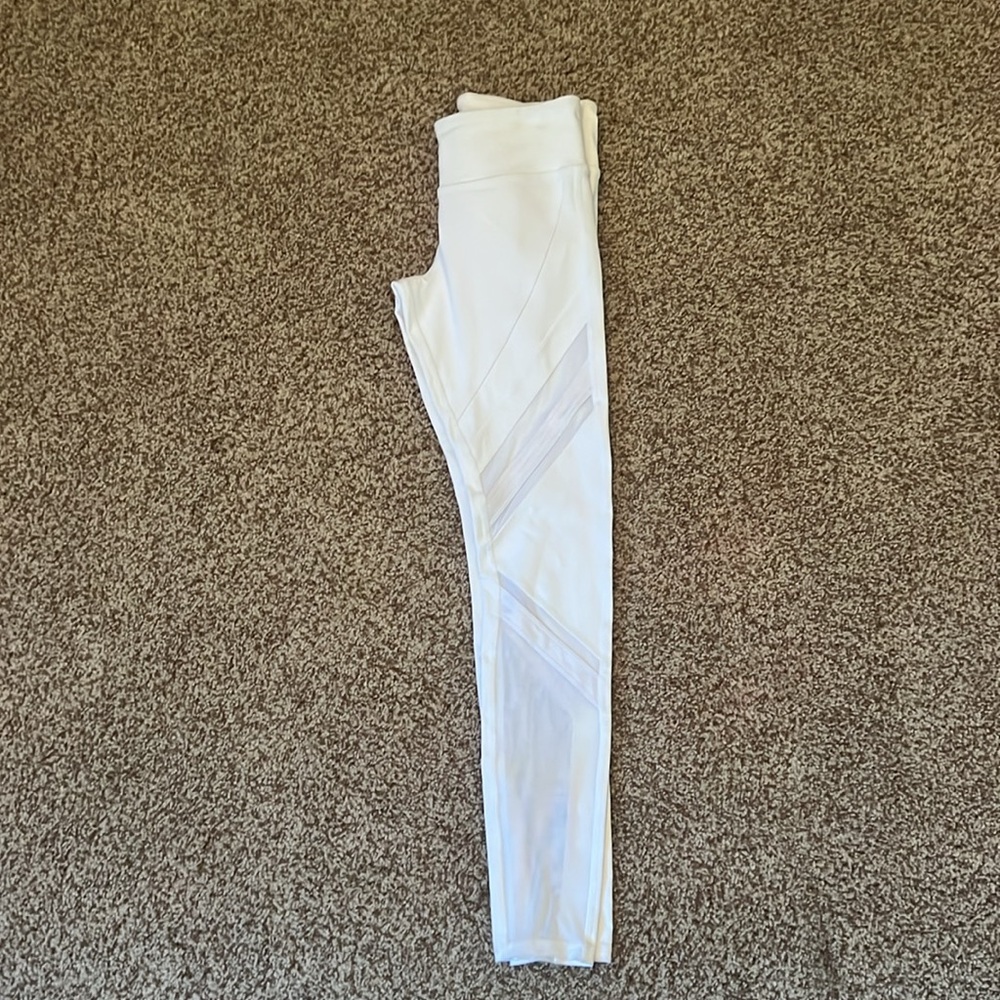 alo white “The Epic” legging, white mesh size S - Picture 6 of 7